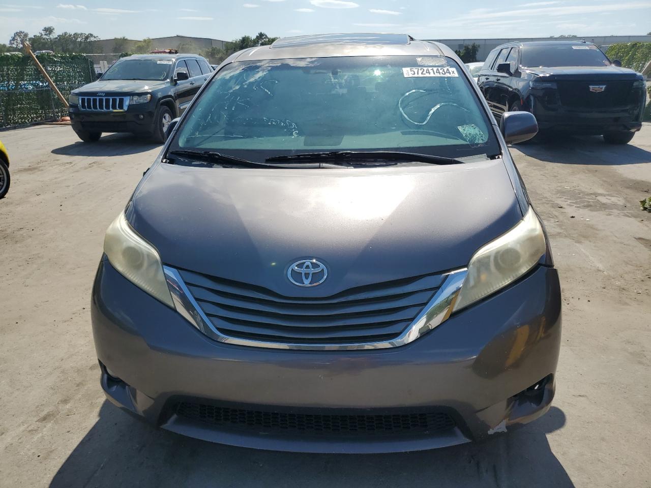 5TDYK3DC6BS072582 2011 Toyota Sienna Xle