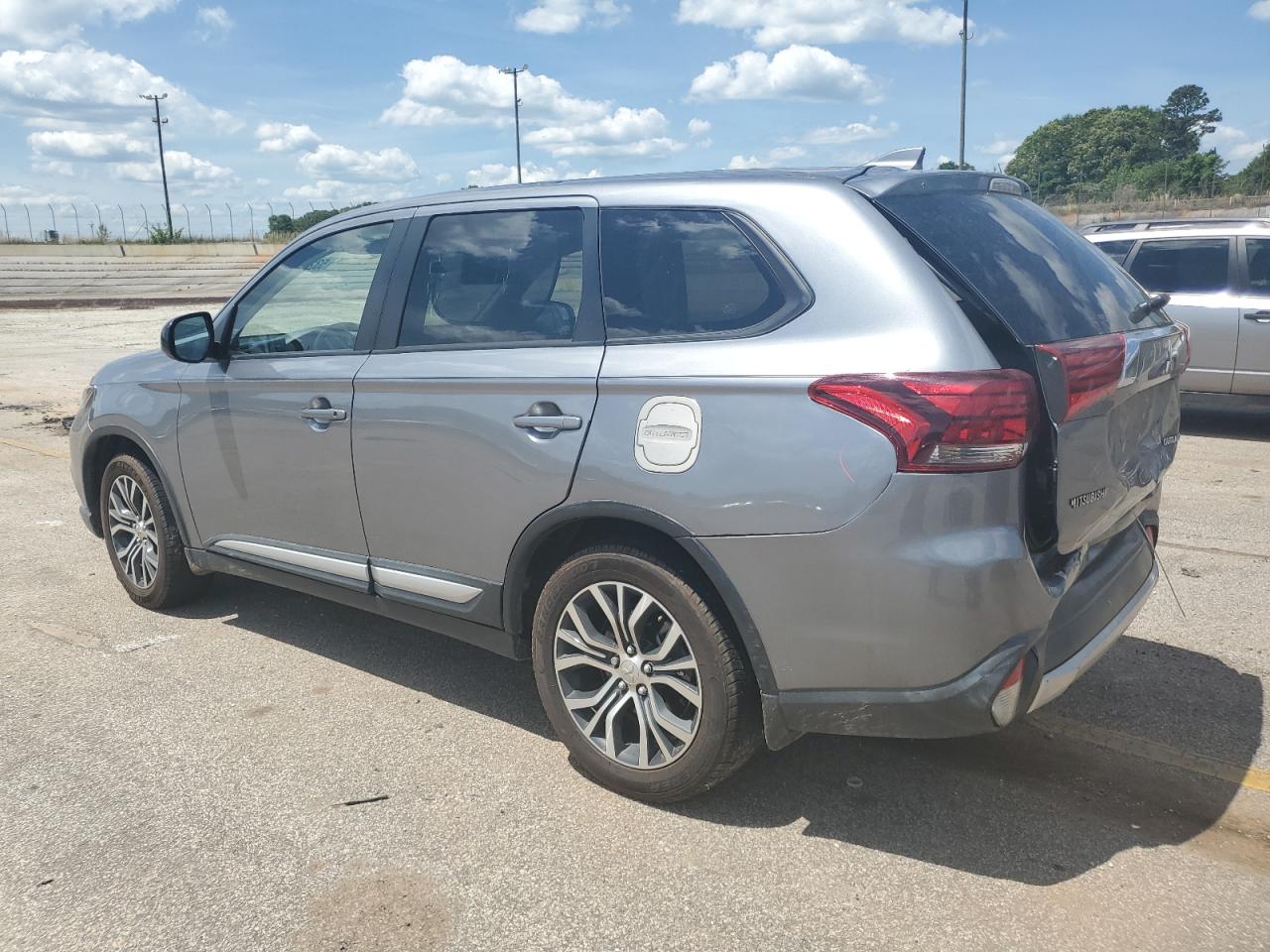 JA4AD2A37JZ013882 2018 Mitsubishi Outlander Es