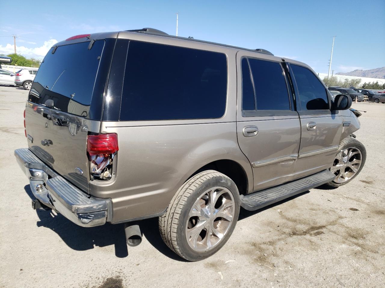 1FMRU15LX1LB23000 2001 Ford Expedition Xlt