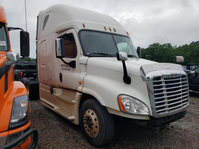 Lot #2526338828 2016 FREIGHTLINER CASCADIA 1 salvage car