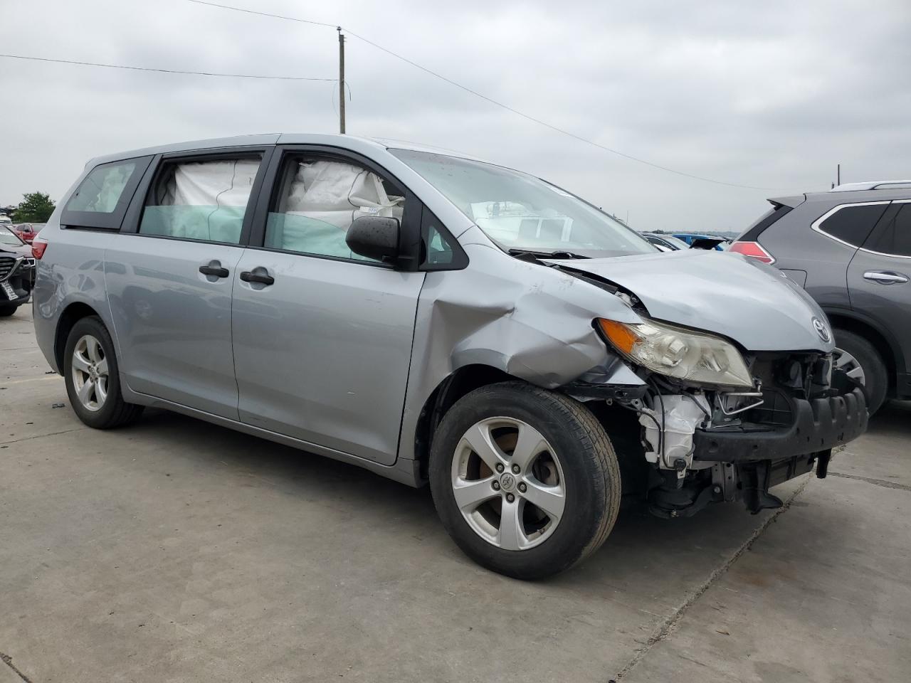 5TDZZ3DC0HS768721 2017 Toyota Sienna