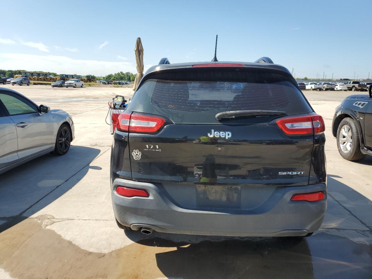 1C4PJLABXFW616811 2015 Jeep Cherokee Sport