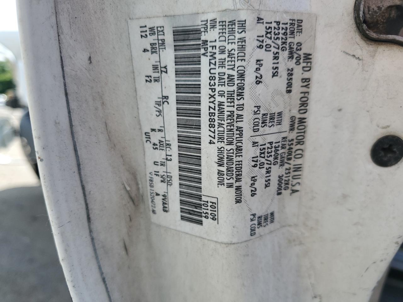 1FMZU83PXYZB88774 2000 Ford Explorer Xlt