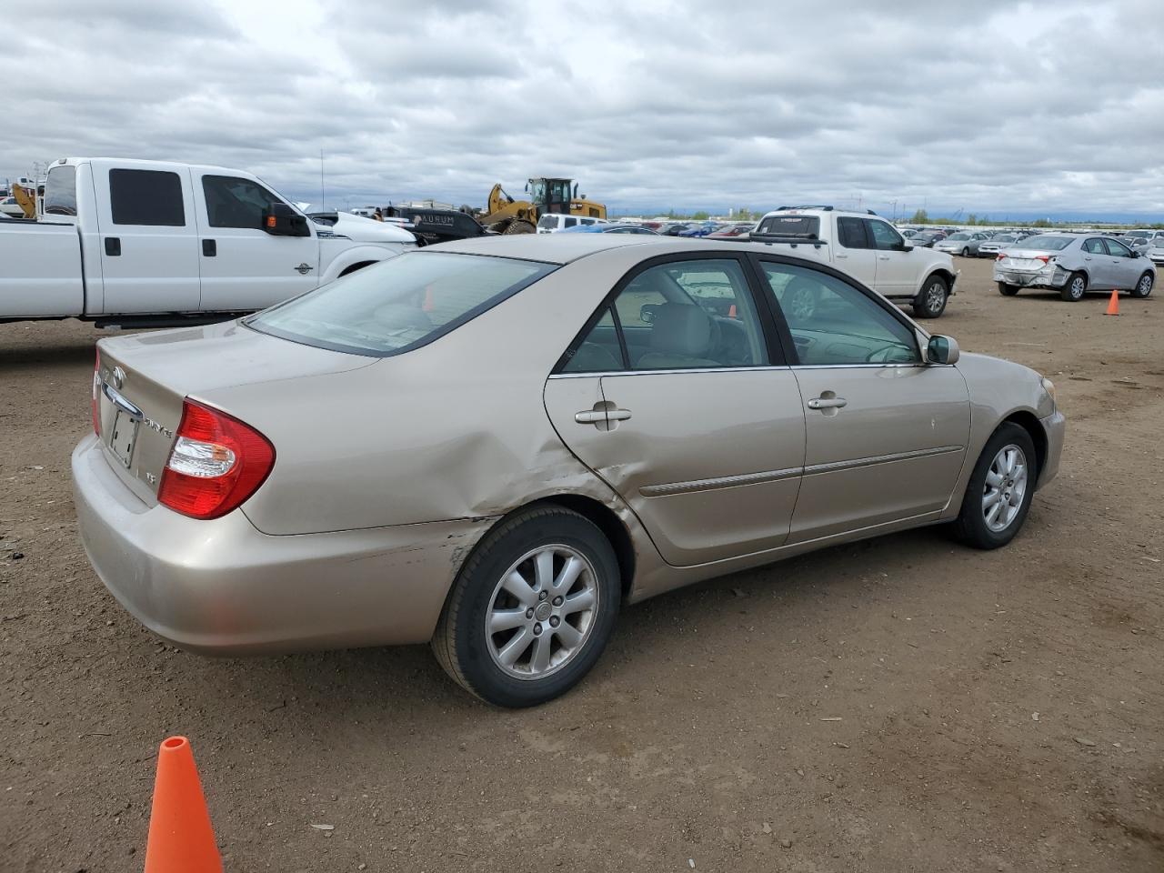 JTDBF32K130106369 2003 Toyota Camry Le