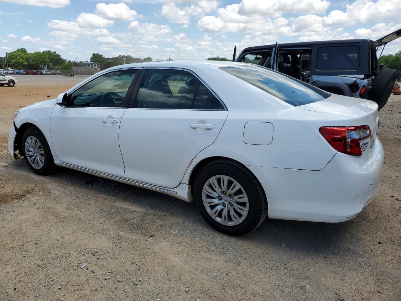 4T1BF1FK0EU302017 2014 Toyota Camry L