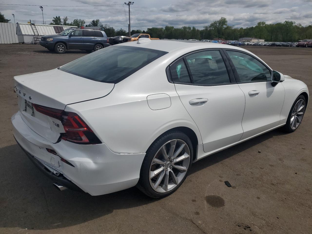 7JRA22TK8LG065375 2020 Volvo S60 T6 Momentum