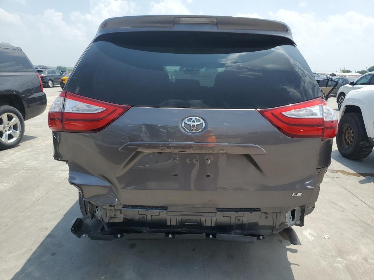 5TDKZ3DC7HS834893 2017 Toyota Sienna Le