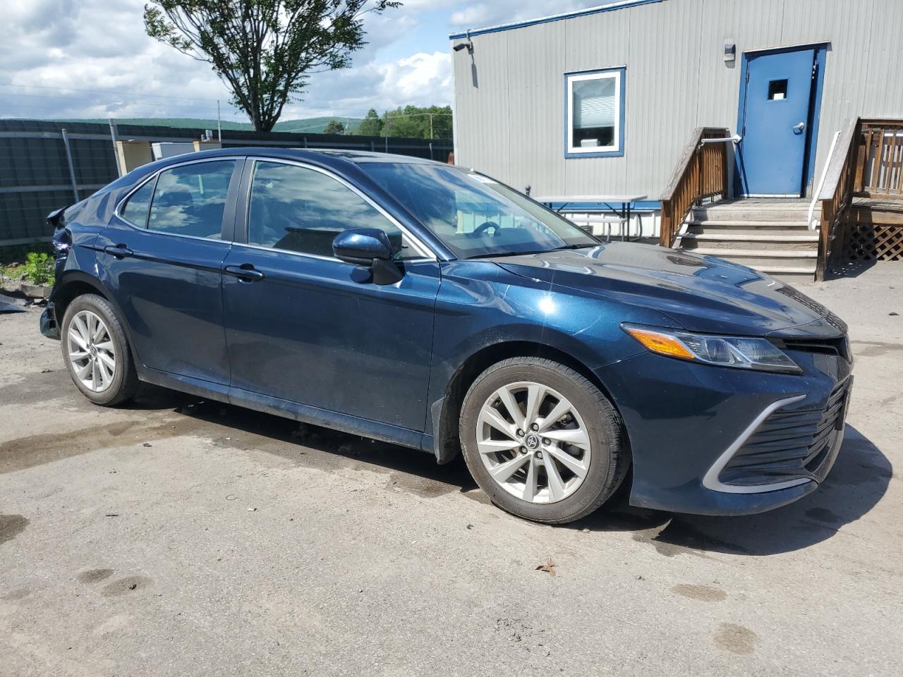 2021 Toyota Camry Le vin: 4T1C11BK3MU026827