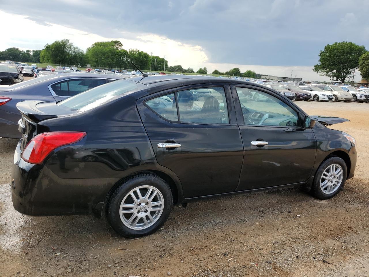 2016 Nissan Versa S vin: 3N1CN7AP7GL881542