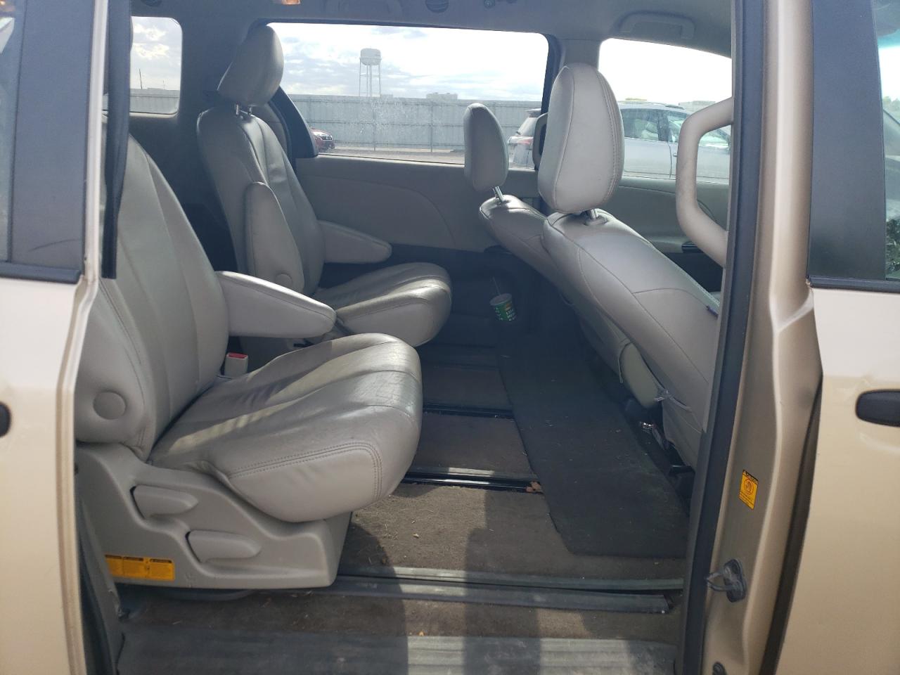 5TDZK3DC7BS154583 2011 Toyota Sienna