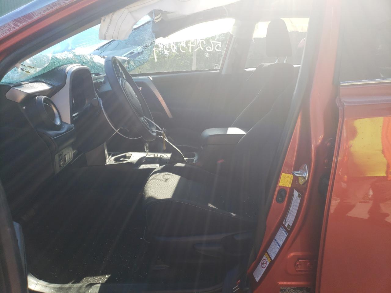 JTMRFREV7GJ099807 TOYOTA RAV4 2016