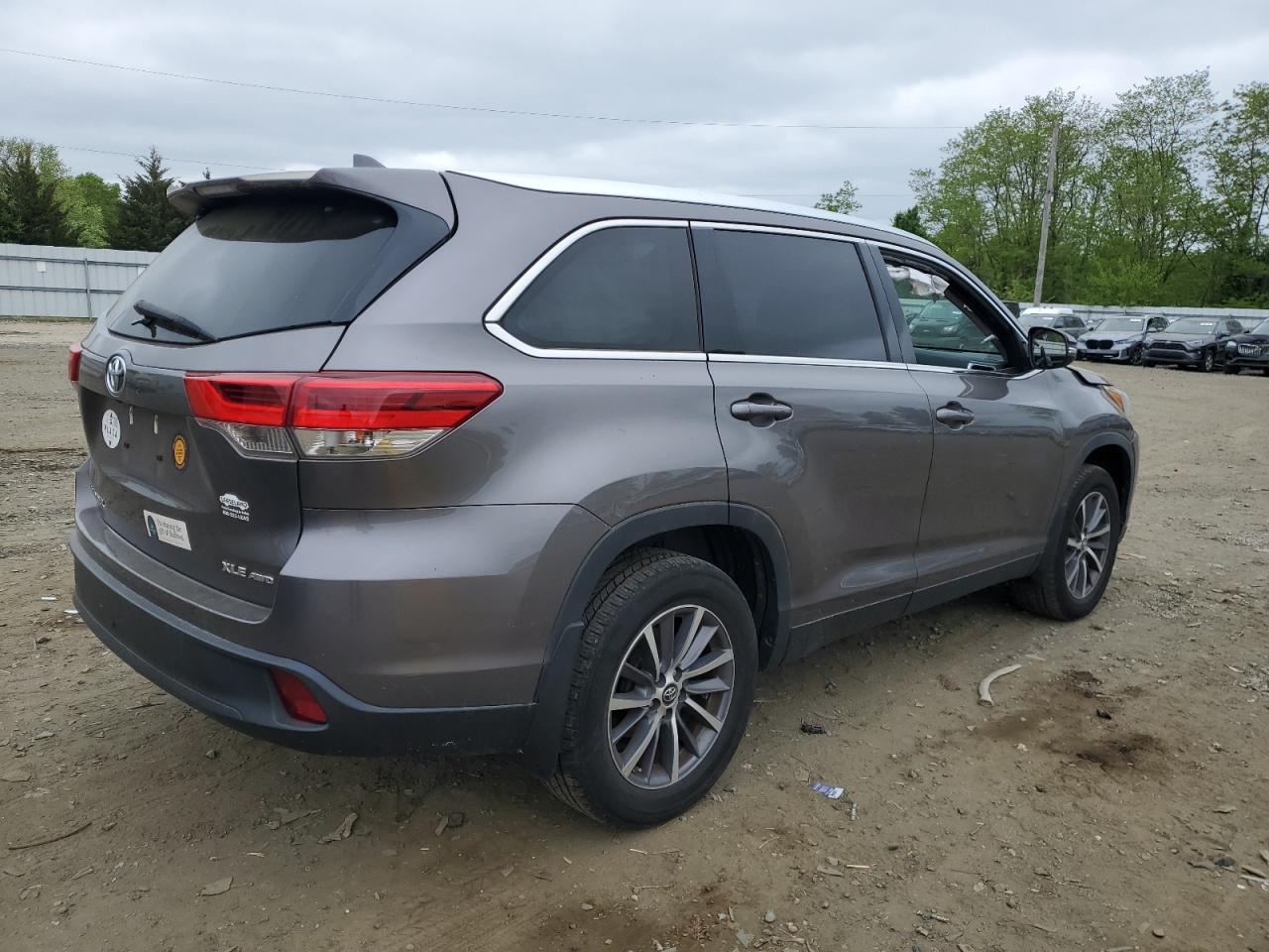 5TDJZRFH9KS601841 2019 Toyota Highlander Se