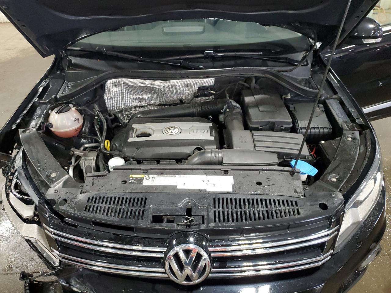 WVGUV7AX0HK021806 2017 Volkswagen Tiguan Sport