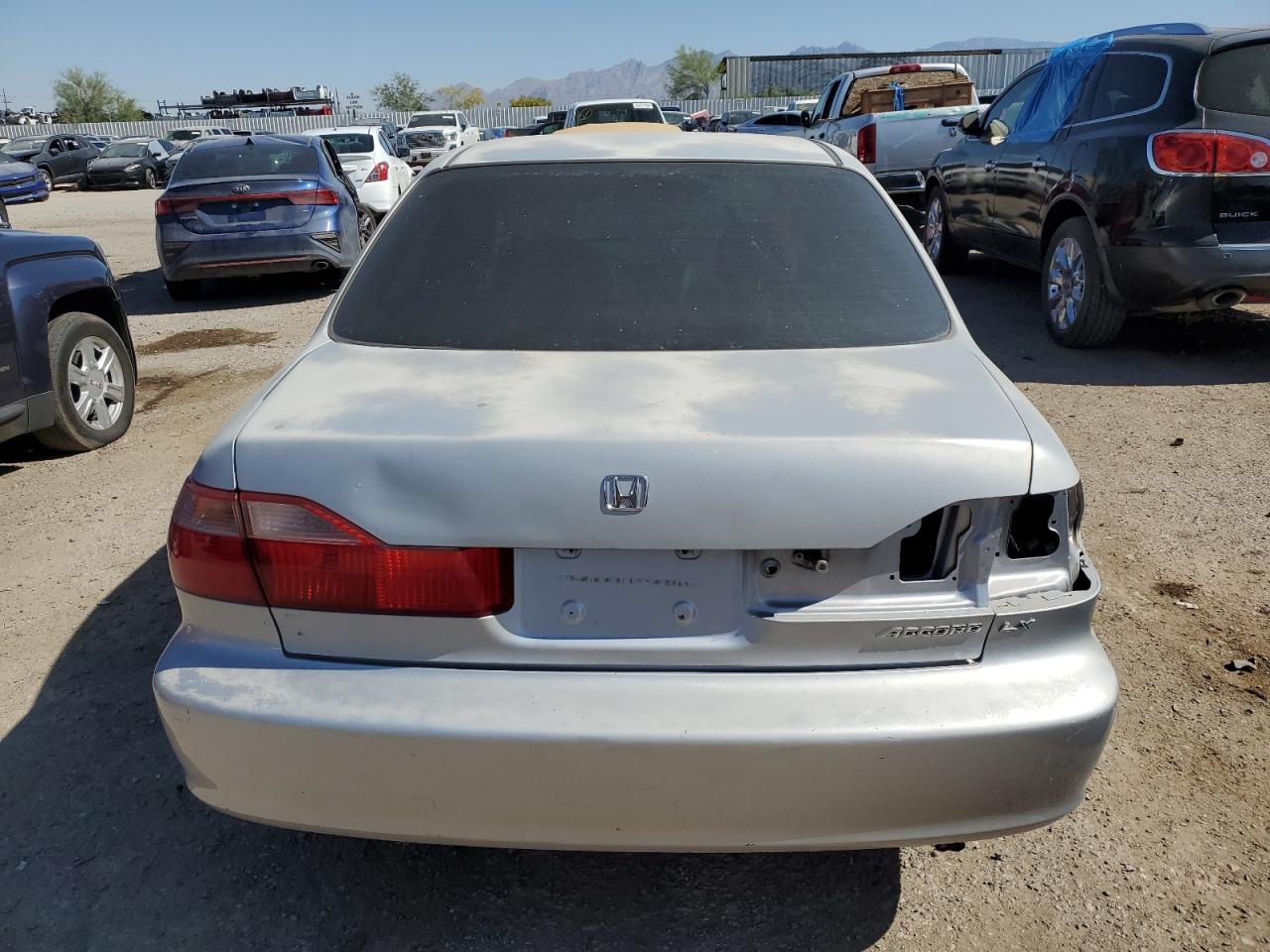 1HGCG5640YA153677 2000 Honda Accord Lx