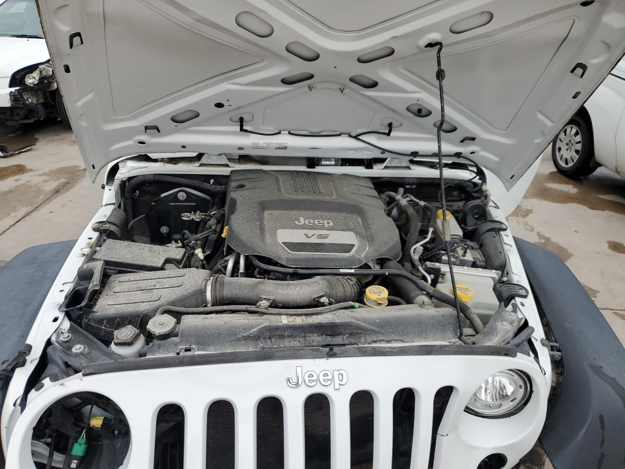 1C4BJWDG7JL865323 2018 Jeep Wrangler Unlimited Sport