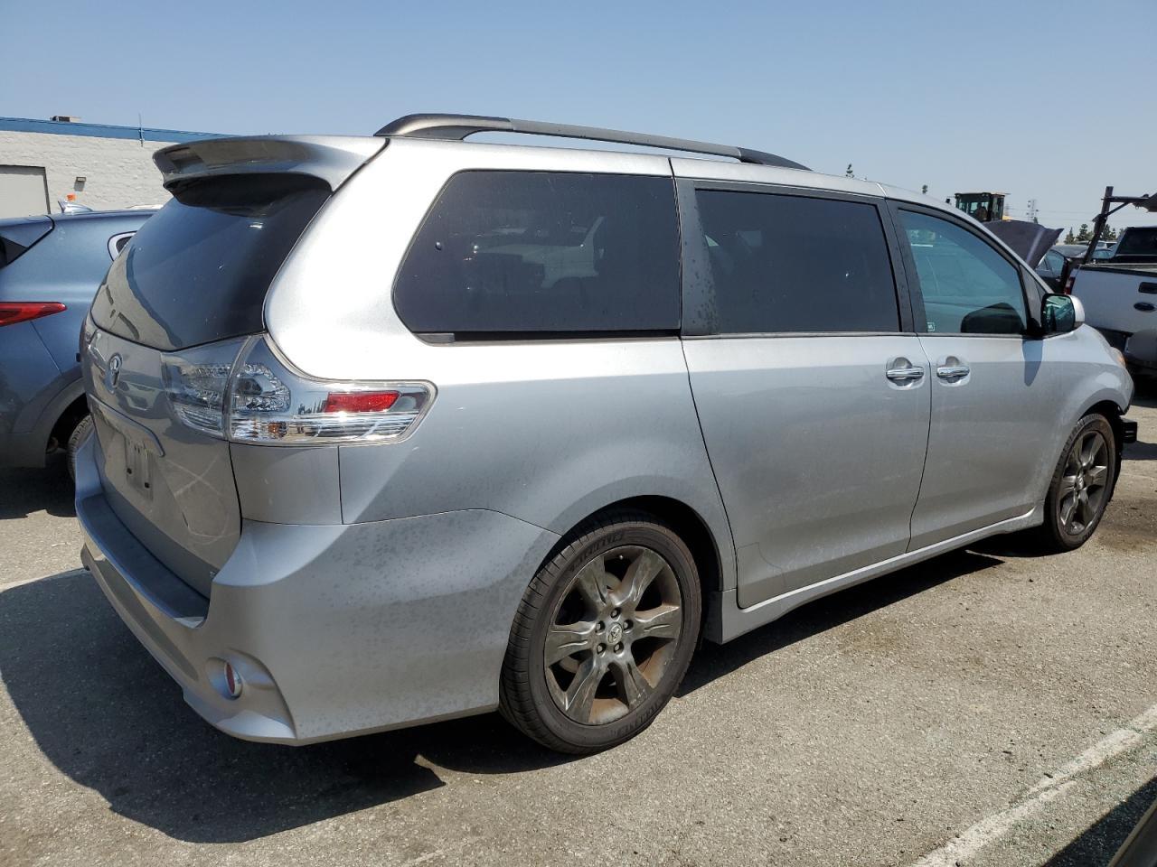 5TDXK3DC1GS722759 2016 Toyota Sienna Se