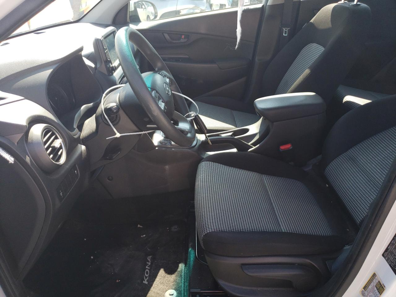 KM8K12AA9JU104629 2018 Hyundai Kona Se