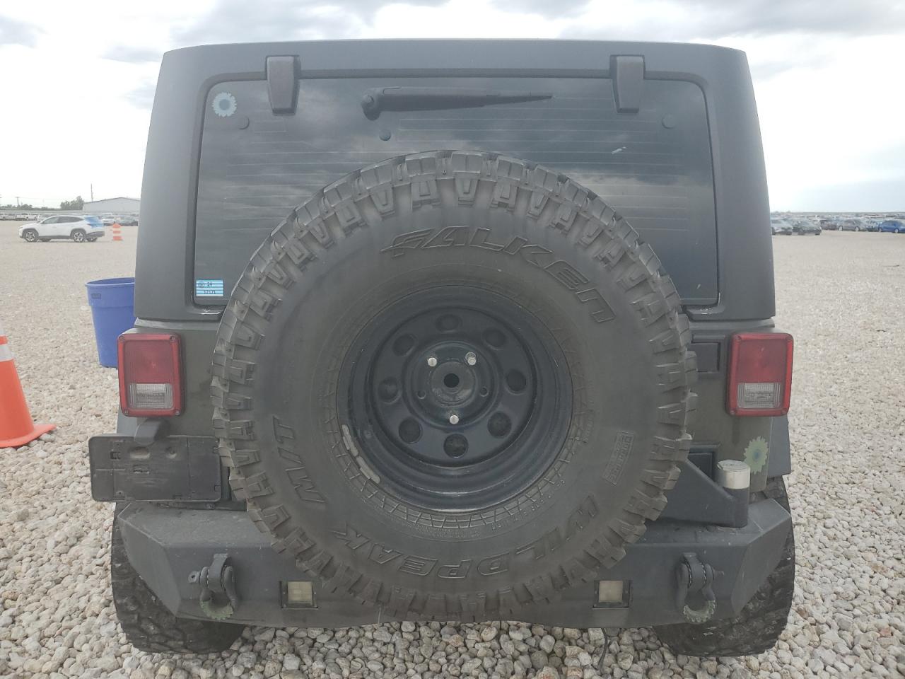 1C4BJWDG9FL737608 2015 Jeep Wrangler Unlimited Sport