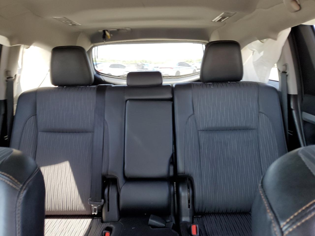 5TDZZRFH0KS362375 2019 Toyota Highlander Le