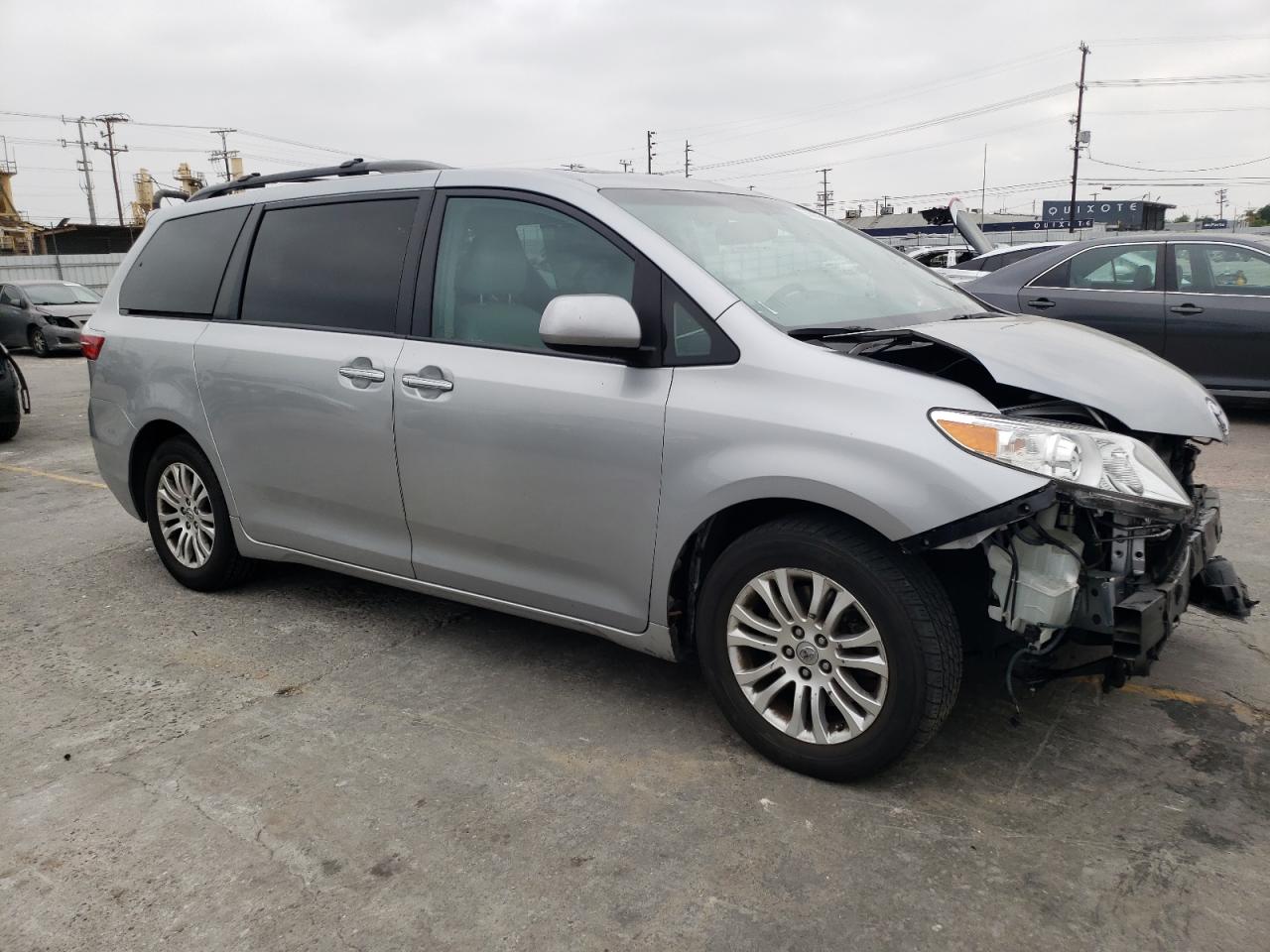 5TDYZ3DC2HS874373 2017 Toyota Sienna Xle