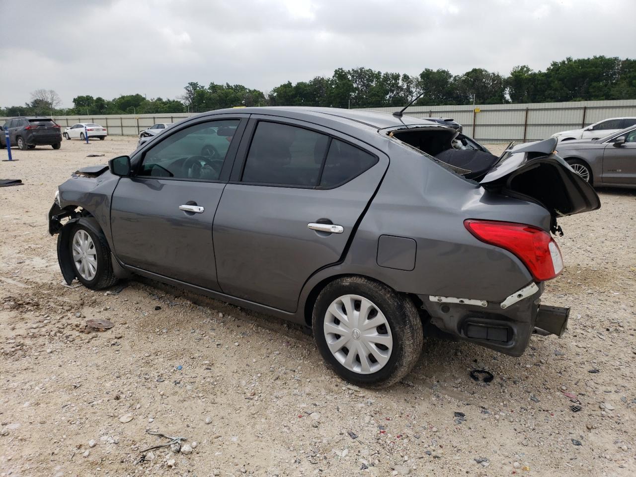 3N1CN7AP3JL883215 2018 Nissan Versa S