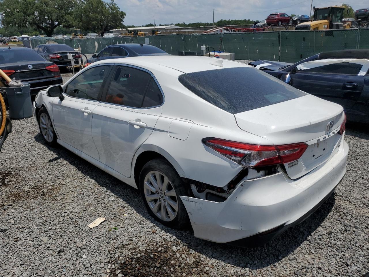 2020 Toyota Camry Le vin: 4T1C11AK6LU945334