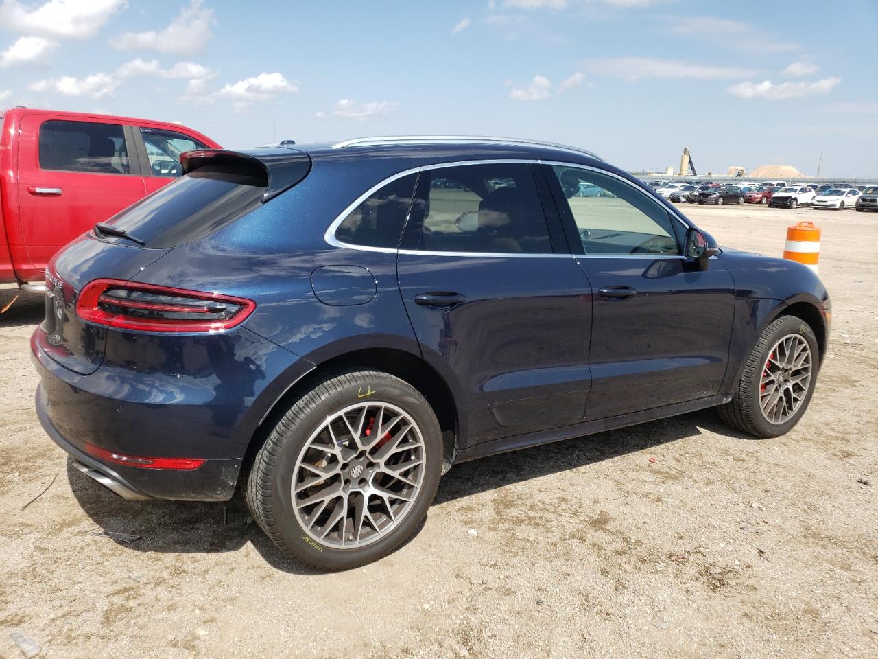 2018 Porsche Macan Turbo vin: WP1AF2A50JLB70737