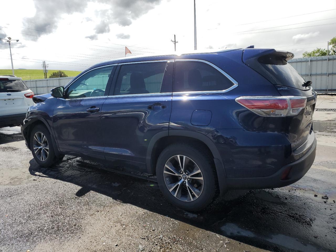 2016 Toyota Highlander Xle vin: 5TDJKRFH4GS335642