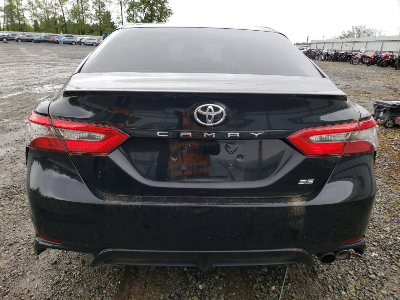 4T1B11HK4JU009324 2018 Toyota Camry L