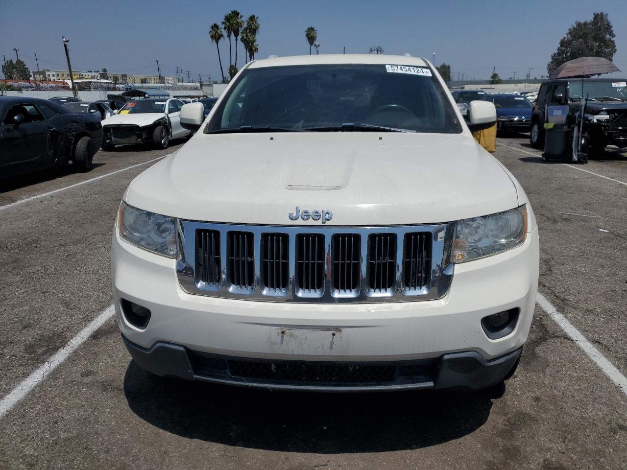 1J4RR4GG5BC585354 2011 Jeep Grand Cherokee Laredo