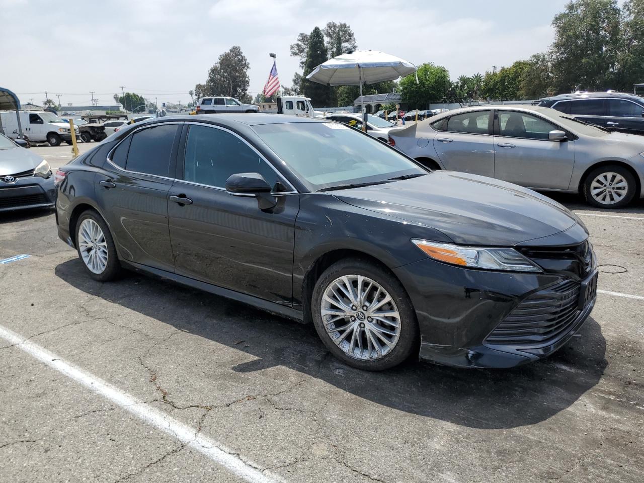 2018 Toyota Camry L vin: 4T1B11HKXJU511738