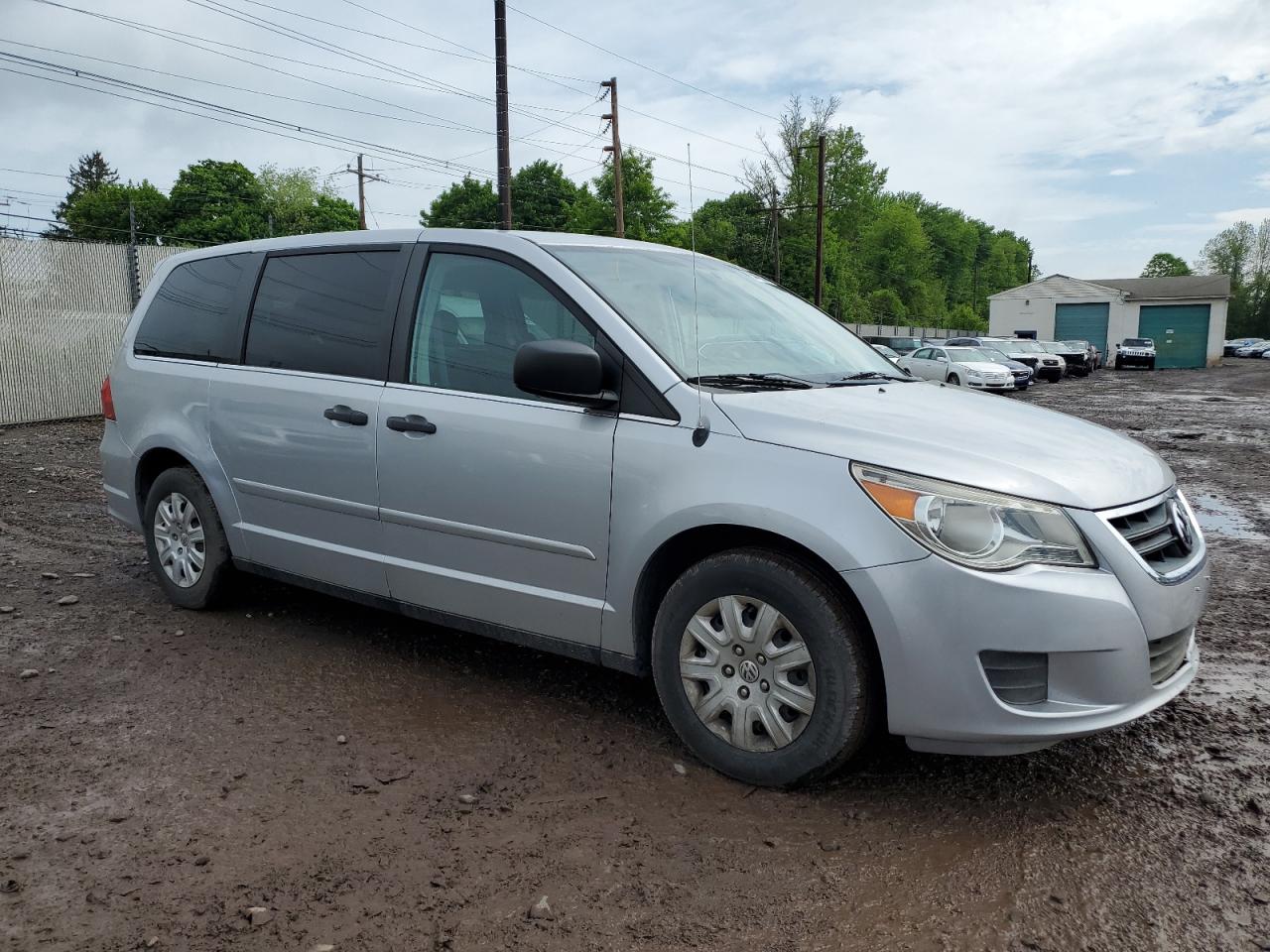 2C4RVAAG4CR120498 2012 Volkswagen Routan S