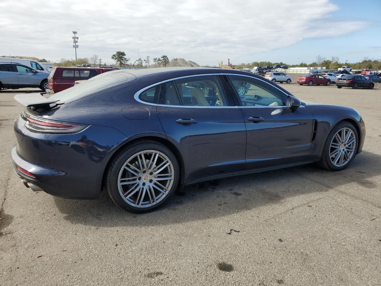 WP0AA2A79JL111350 2018 Porsche Panamera 4