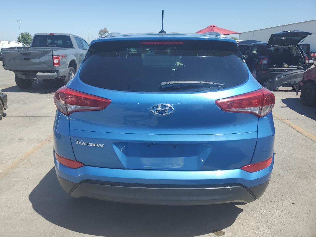 KM8J33A42HU329975 2017 Hyundai Tucson Limited