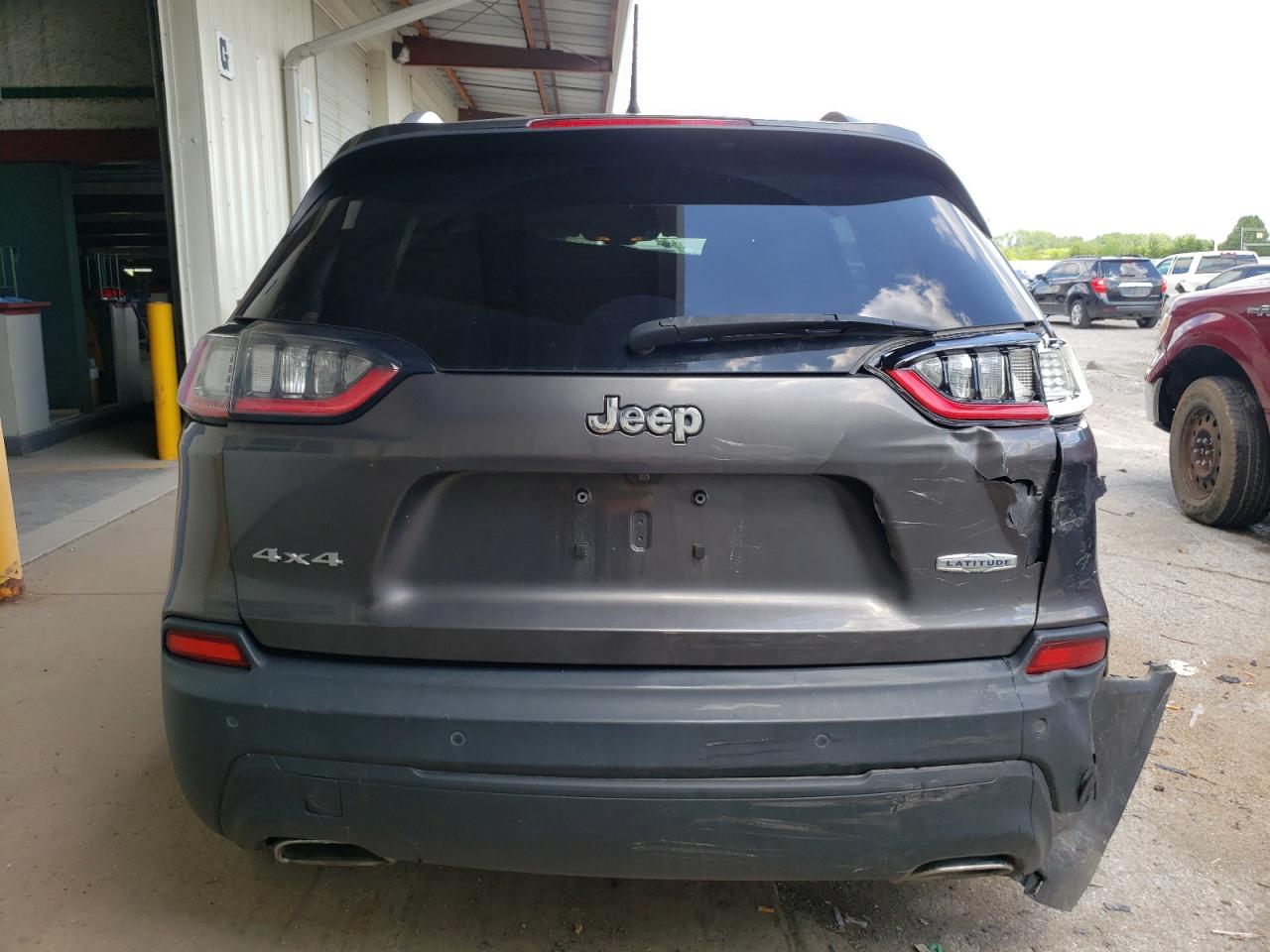 1C4PJMLX2KD374696 2019 Jeep Cherokee Latitude Plus