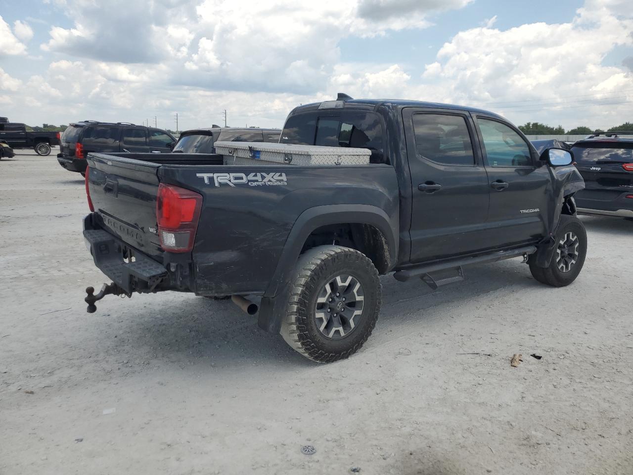 3TMCZ5AN4JM123194 2018 Toyota Tacoma Double Cab