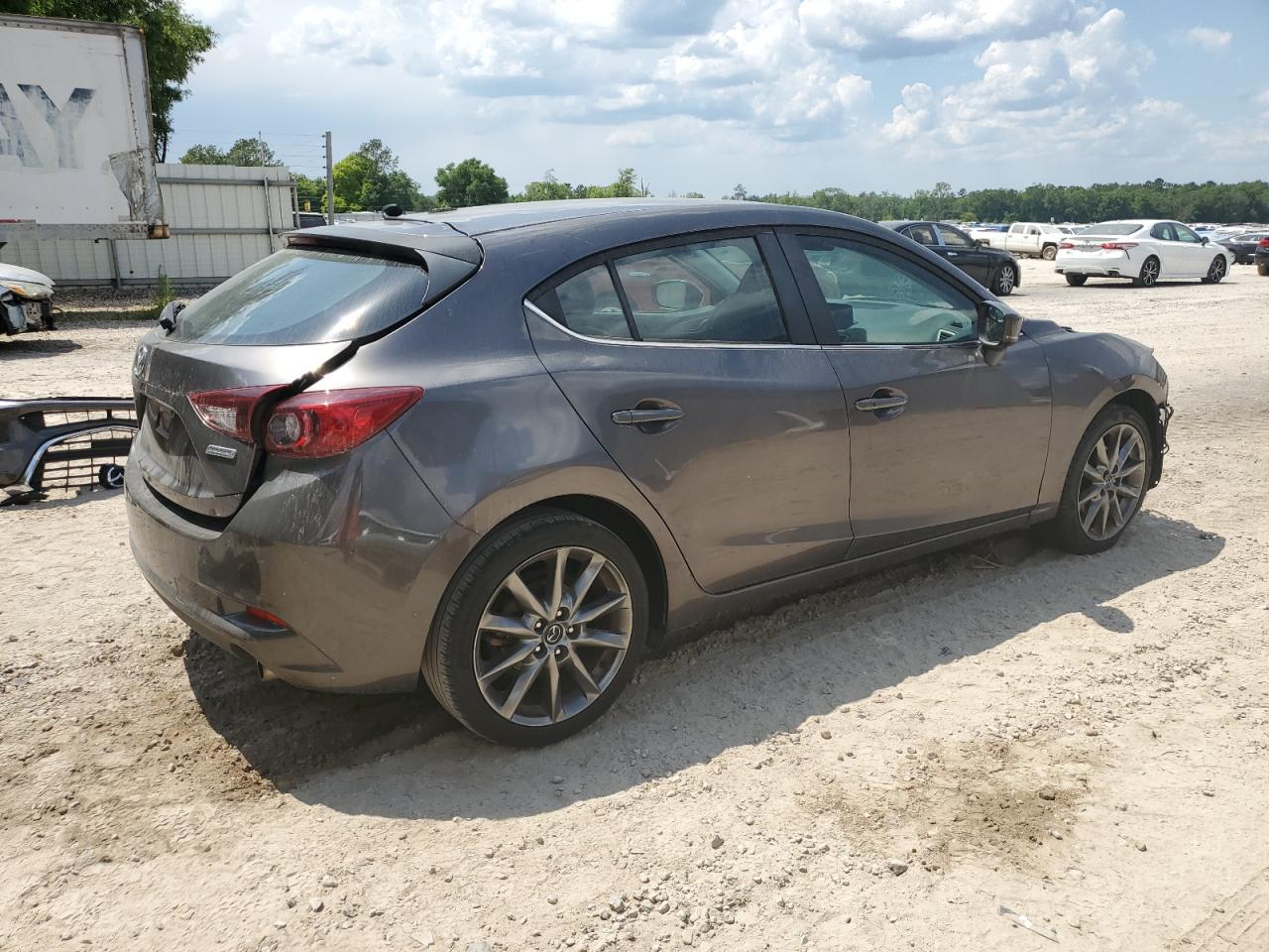 3MZBN1L31JM206106 2018 Mazda 3 Touring