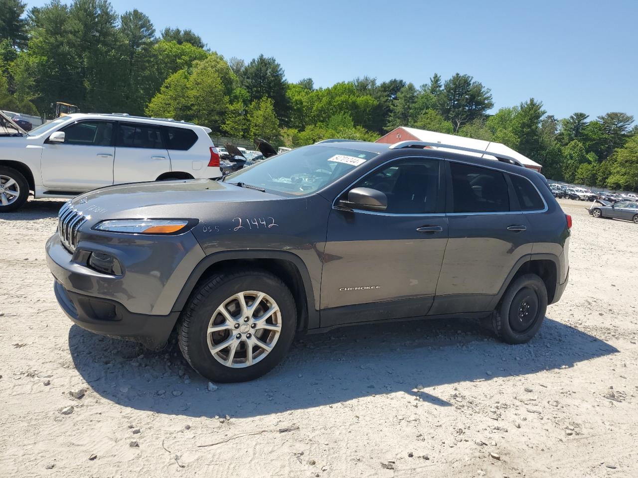 2016 Jeep Cherokee Latitude vin: 1C4PJMCS1GW335209