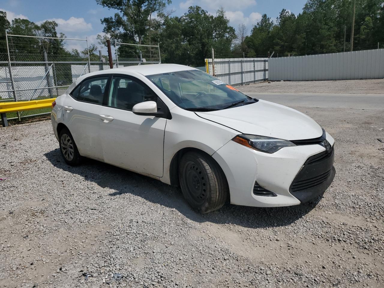 5YFBURHE7HP686573 2017 Toyota Corolla L