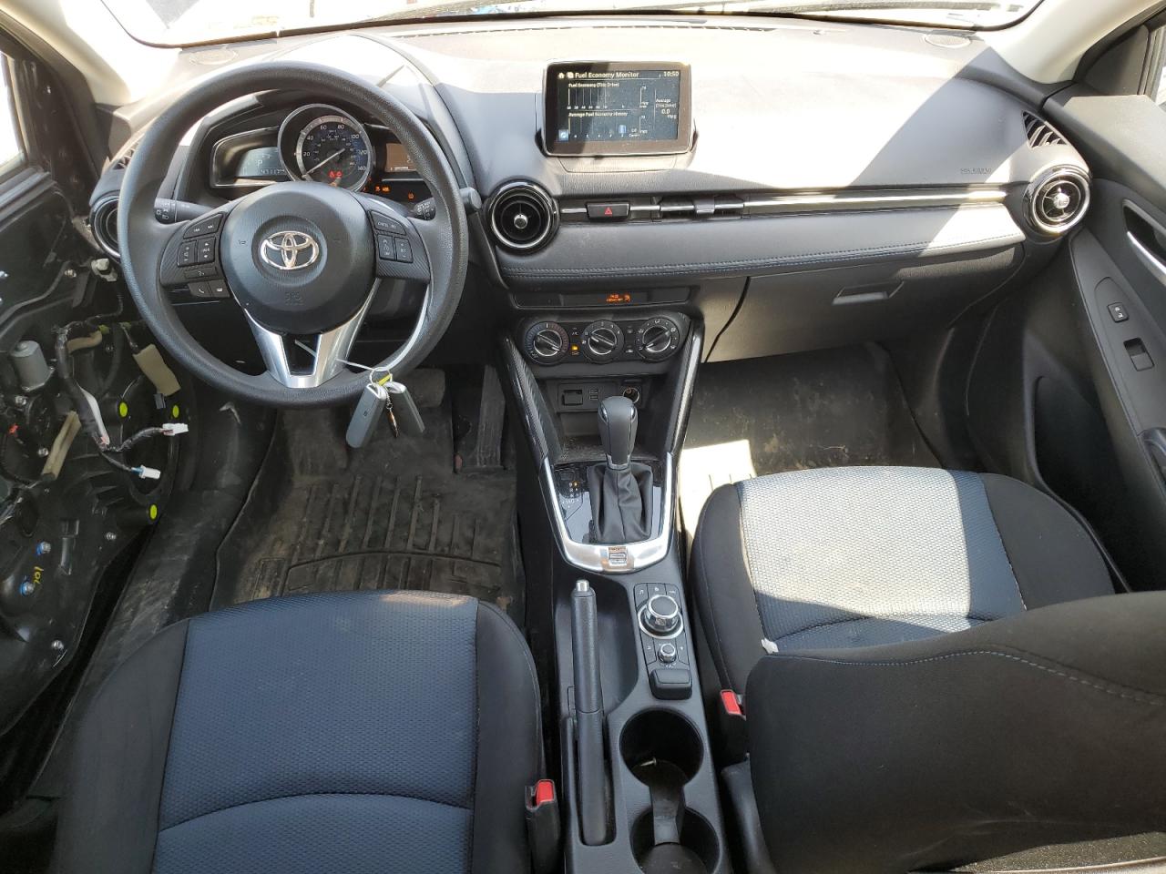 3MYDLBYV5JY313395 2018 Toyota Yaris Ia