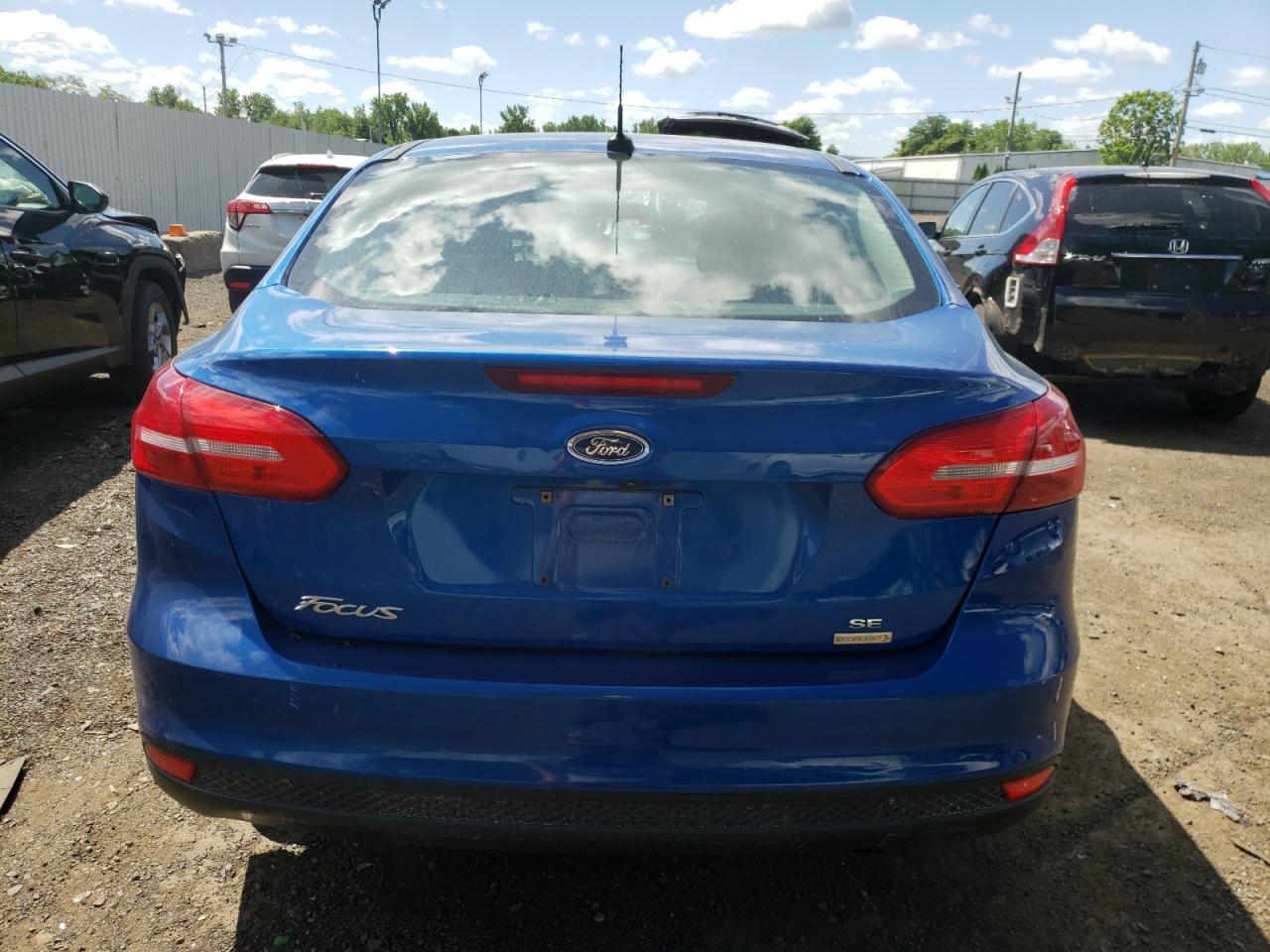 1FADP3FE5JL298374 2018 Ford Focus Se