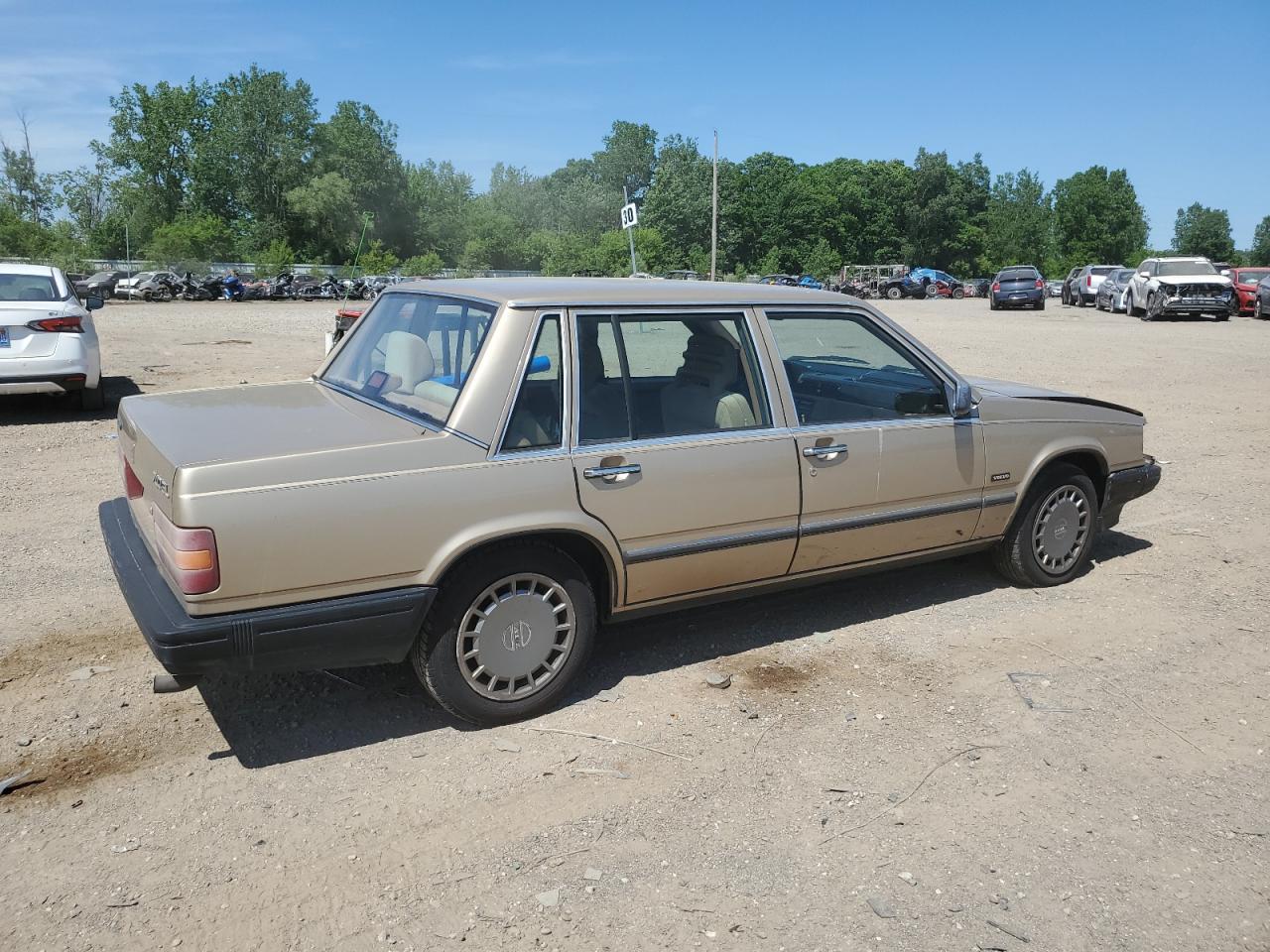 YV1FA8843L2470328 1990 Volvo 740 Base