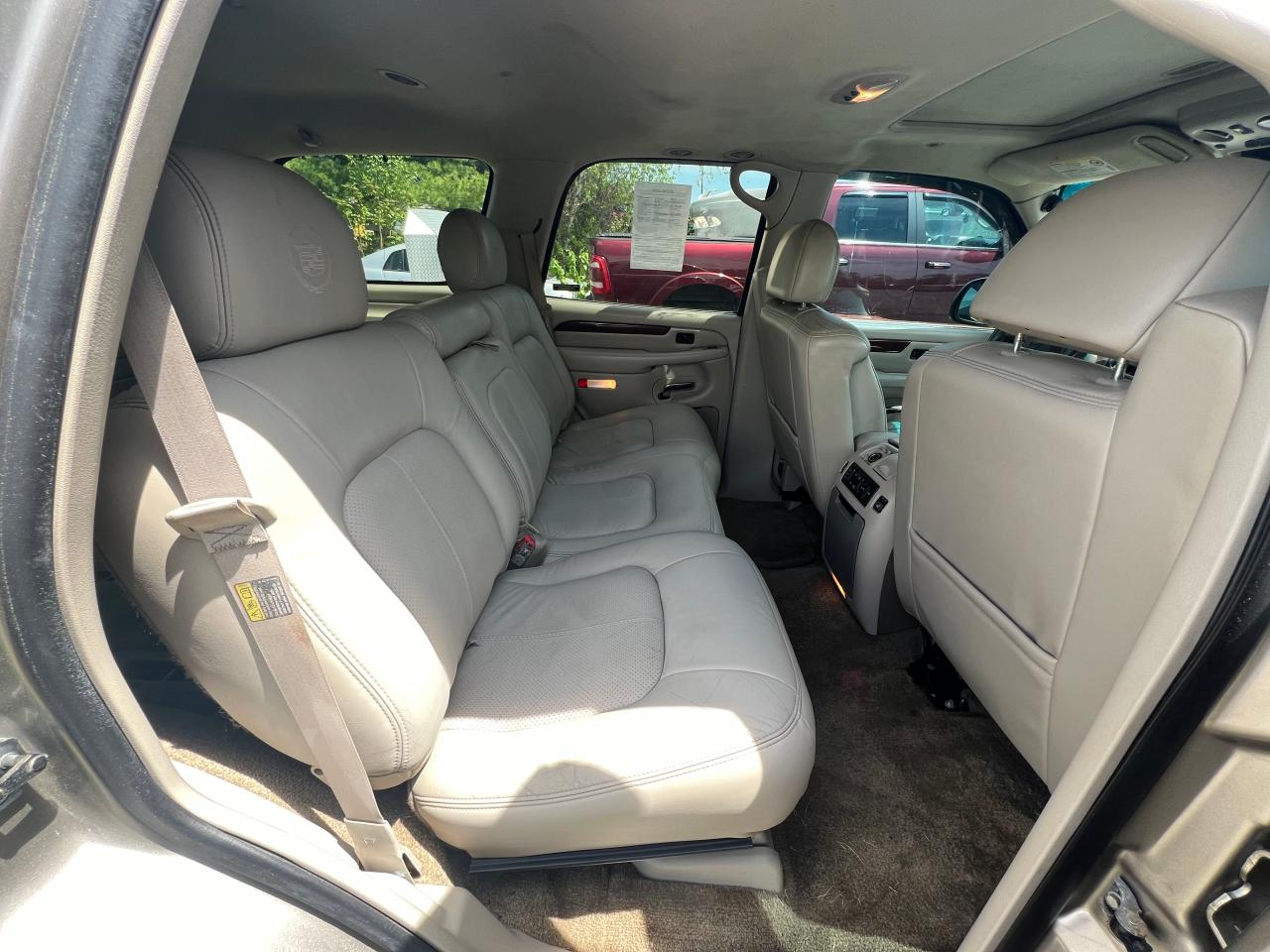 1GYEK63N62R132747 2002 Cadillac Escalade Luxury