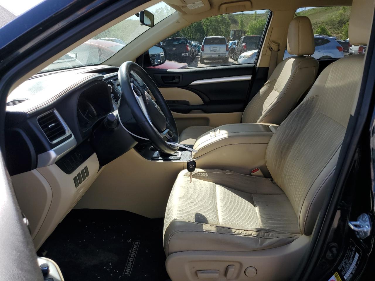 5TDBKRFH2FS183332 2015 Toyota Highlander Le