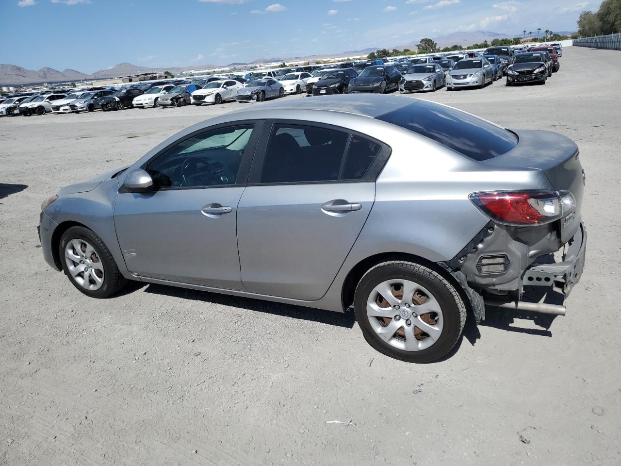 JM1BL1UG2B1408512 2011 Mazda 3 I