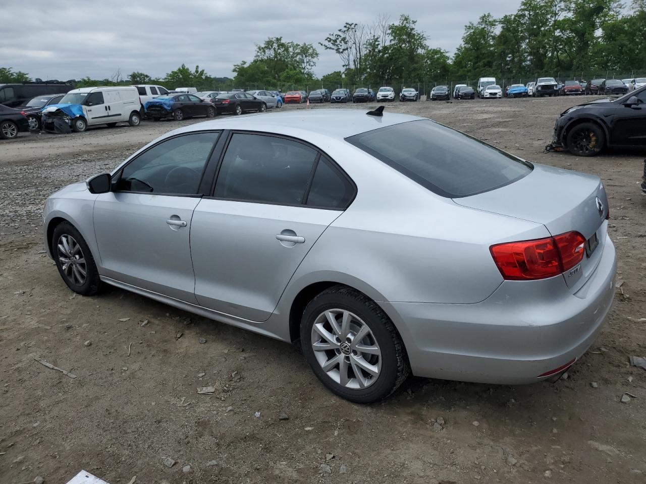 3VWDZ7AJ2BM347172 2011 Volkswagen Jetta Se