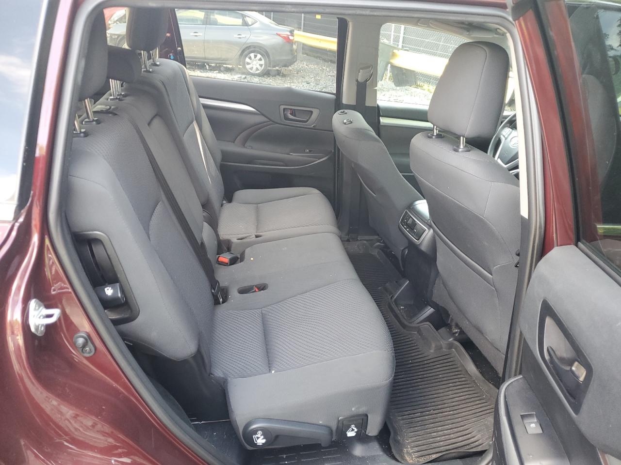 5TDBZRFH1KS979785 2019 Toyota Highlander Le