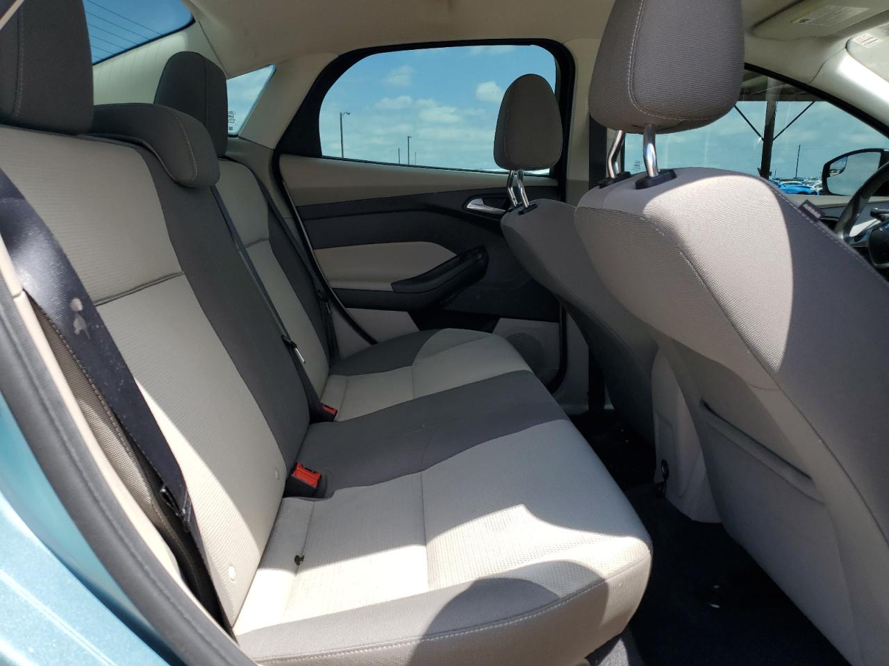 1FAHP3F22CL104927 2012 Ford Focus Se