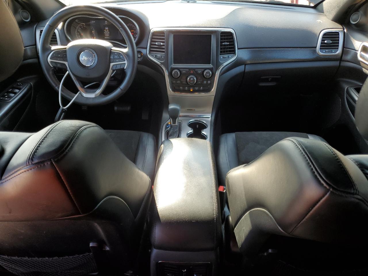 1C4RJEAG8JC512800 2018 Jeep Grand Cherokee Laredo