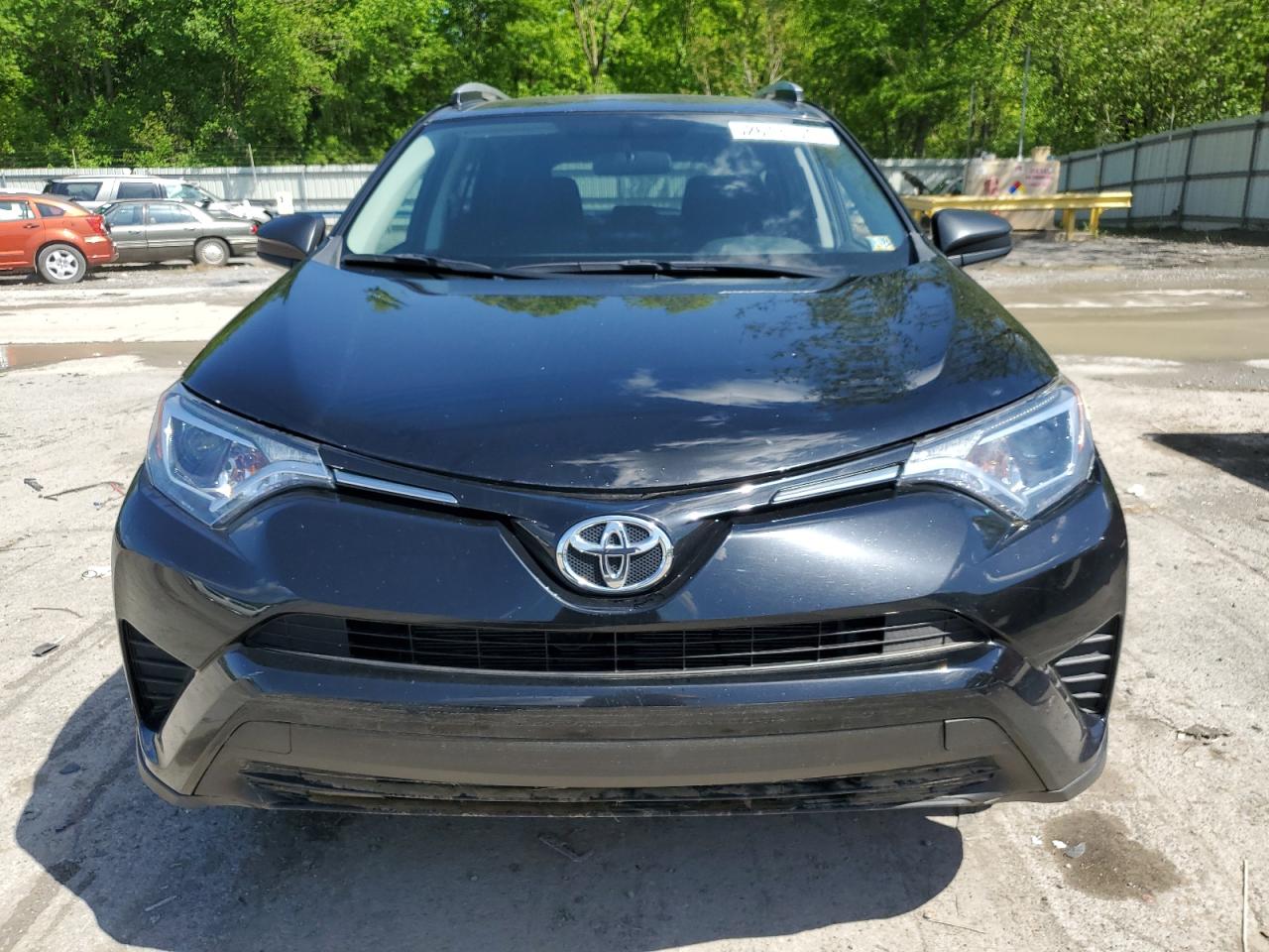 2T3ZFREV7GW274932 2016 Toyota Rav4 Le